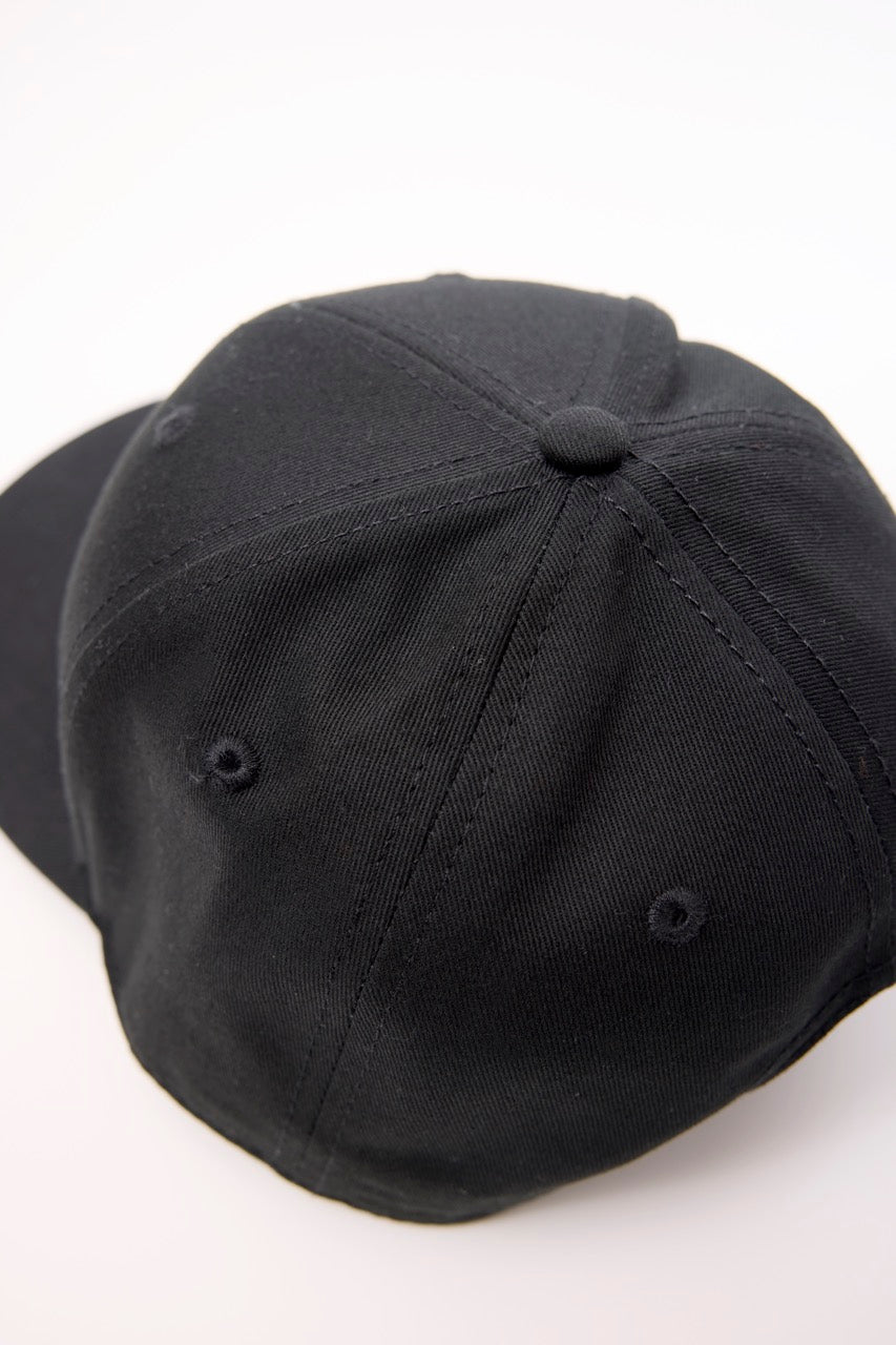 BASIC LOGO SNAPBACK BASEBALL CAP